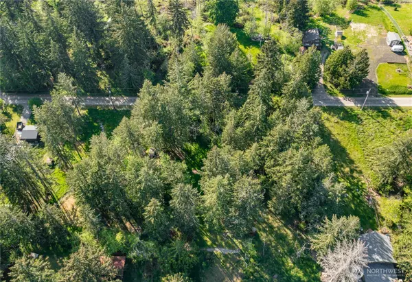 909 E Madrona BLVD NW, Lakebay, WA 98349