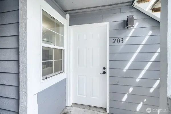 22831 S 30 AVE S #203, Des Moines, WA 98198