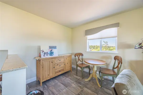 80 Sunshine Plaza, Sequim, WA 98382