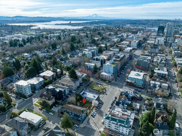 5520 University WAY NE, Seattle, WA 98105