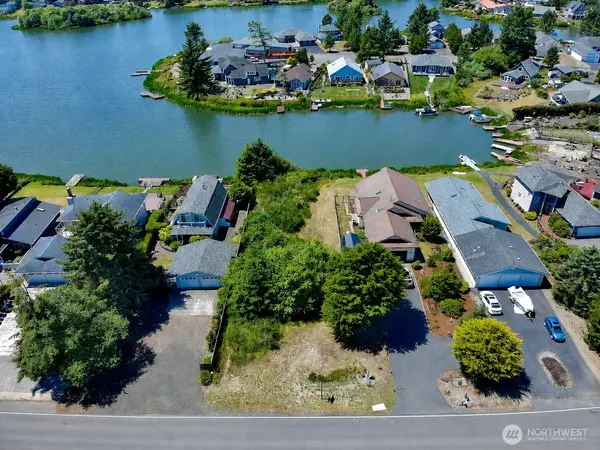 417 Duck Lake DR SE, Ocean Shores, WA 98569