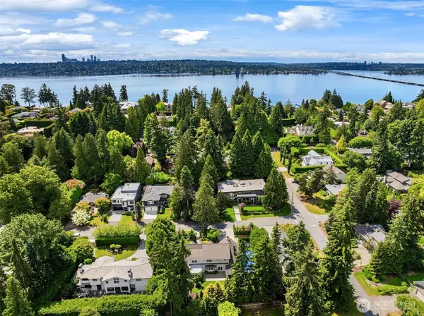 2042 77th AVE NE, Medina, WA 98039