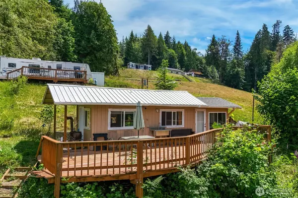 200 E Cove DR, Belfair, WA 98528