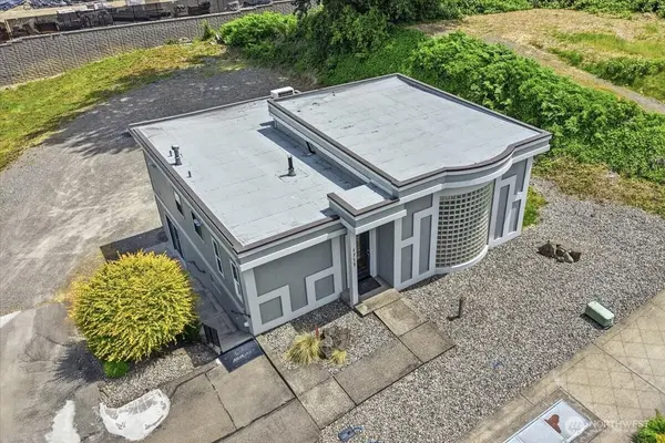 1715 Meridian AVE E, Edgewood, WA 98371