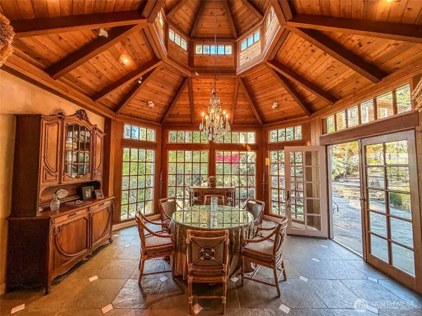 450 Eagle Bay RD, Blakely Island, WA 98222