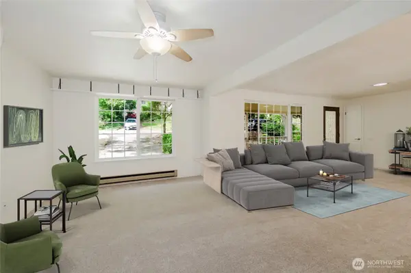 4014 Silver LN NW, Bremerton, WA 98312