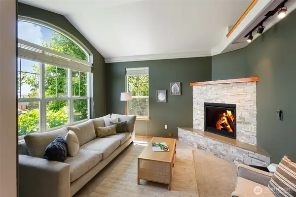 5939 Artist DR, Ferndale, WA 98248