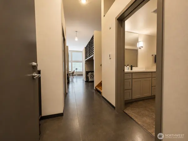 4422 Bagley AVE N #204, Seattle, WA 98103