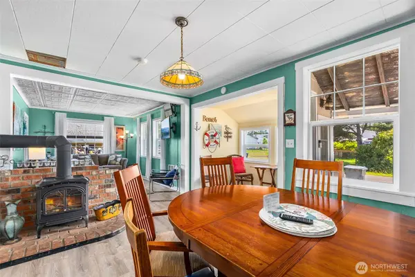 402 N Montesano ST, Westport, WA 98595