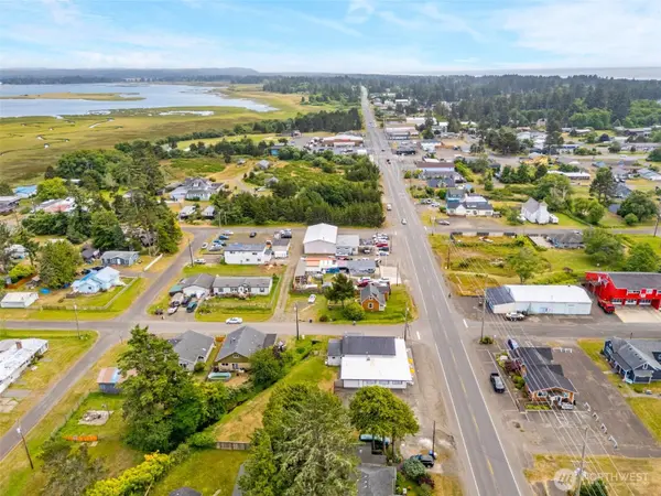 402 N Montesano ST, Westport, WA 98595