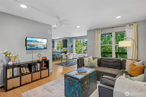 9423 Roosevelt WAY NE, Seattle, WA 98115