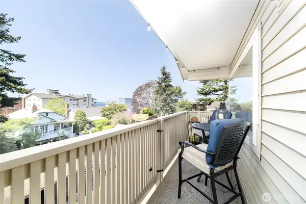 2443 55th AVE SW #2A, Seattle, WA 98116