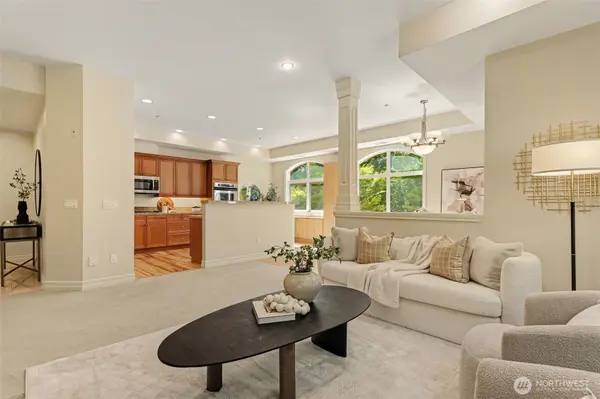 10398 NE 17 ST #204, Bellevue, WA 98004