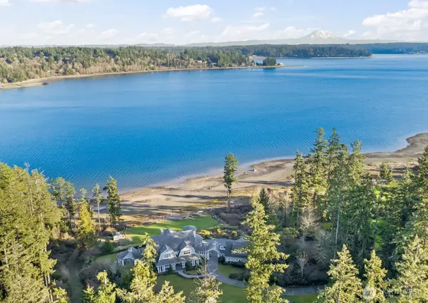 7104 E Grapeview Loop RD, Allyn, WA 98524