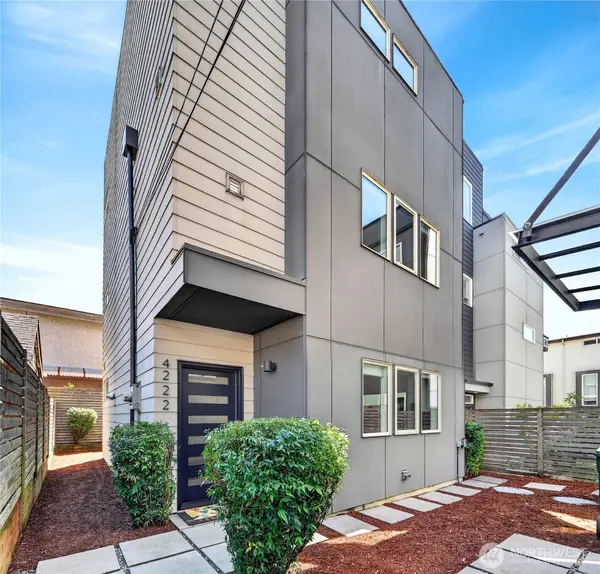 4222 Linden AVE N, Seattle, WA 98103