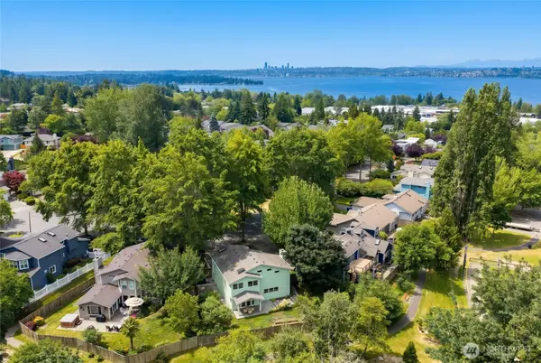 910 6th PL S, Kirkland, WA 98033