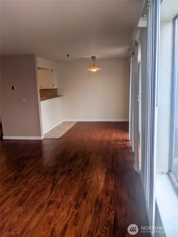 28610 16th AVE S #102, Federal Way, WA 98003