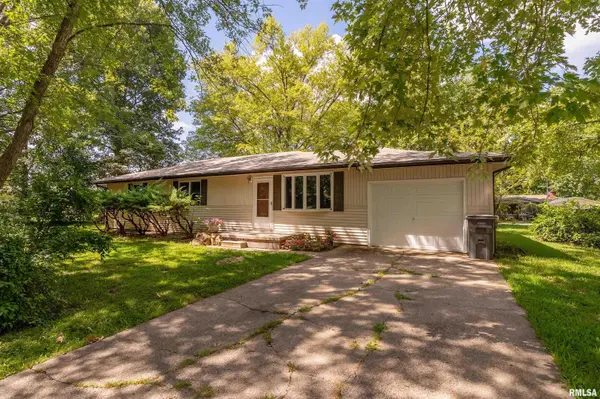 1401 S THOMAS ST, Carterville, IL 62918