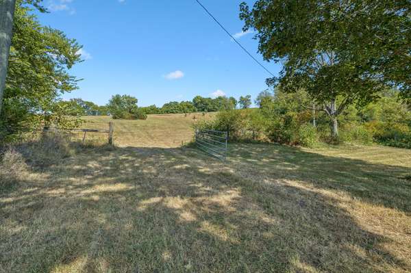 1924 Thompson Station Rd #W, Thompsons Station, TN 37179