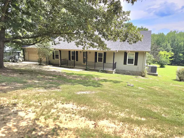 39 Bayshore Dr, Cadiz, KY 42211