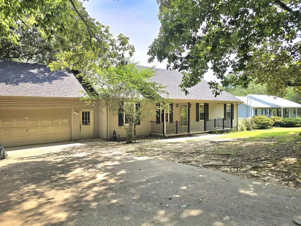 39 Bayshore Dr, Cadiz, KY 42211