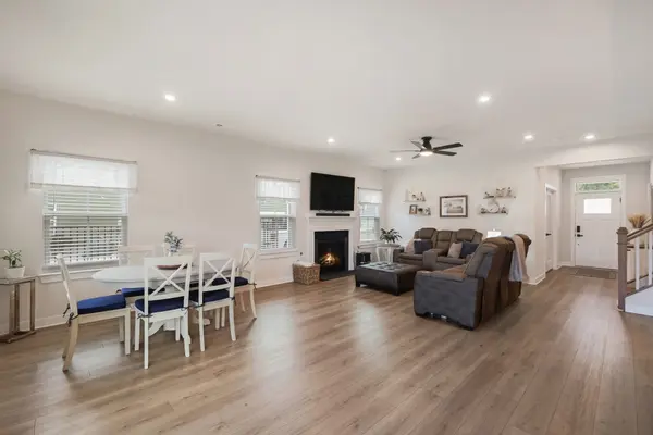 1913 Oak Dr, Murfreesboro, TN 37128