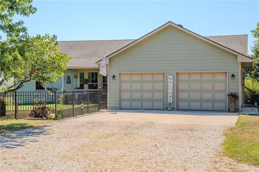 18735 Ford RD, Chanute, KS 66720
