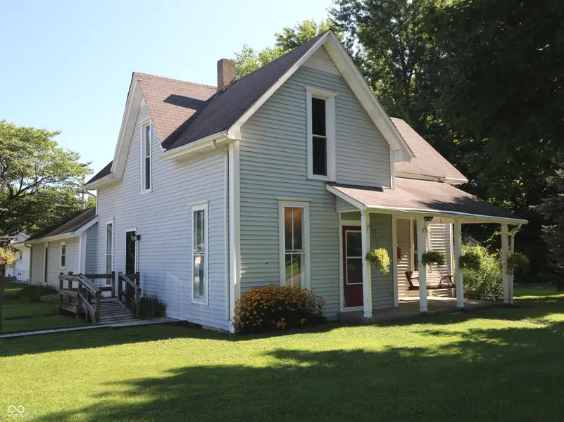 302 E Washington ST, Waynetown, IN 47990