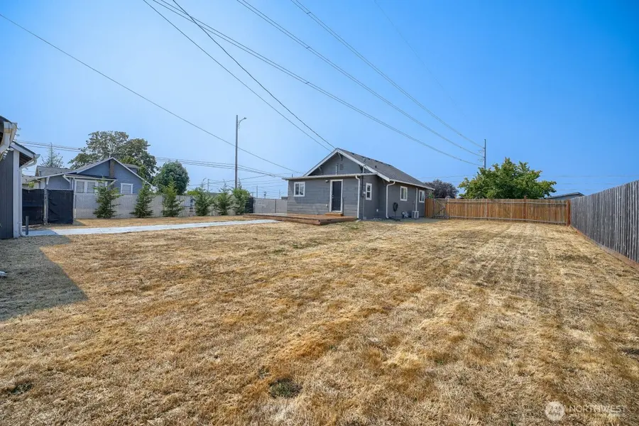 7047 S Warner ST, Tacoma, WA 98409