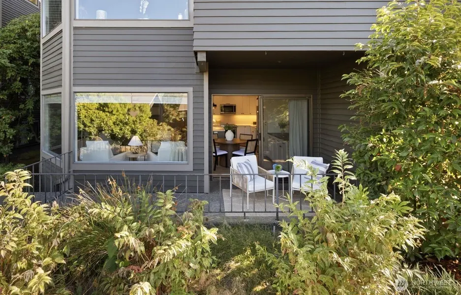2616 4th AVE N #402, Seattle, WA 98109