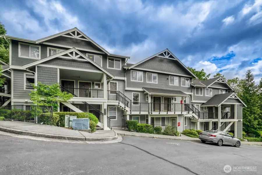 19010 68th AVE NE #B202, Kenmore, WA 98028