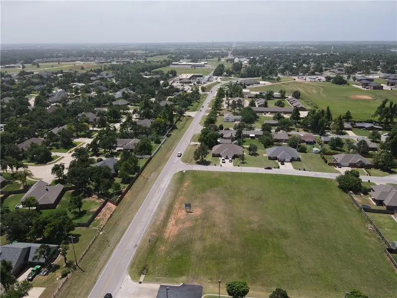 2 N Council RD, Blanchard, OK 73010