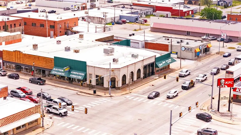 104 E Graham AVE, Pryor, OK 74361