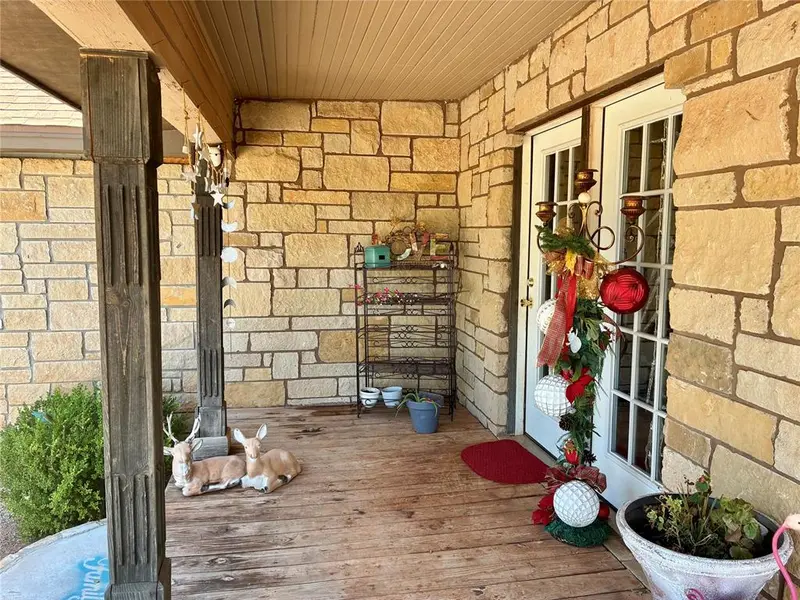 21508 S Frontage RD, Foss, OK 73647