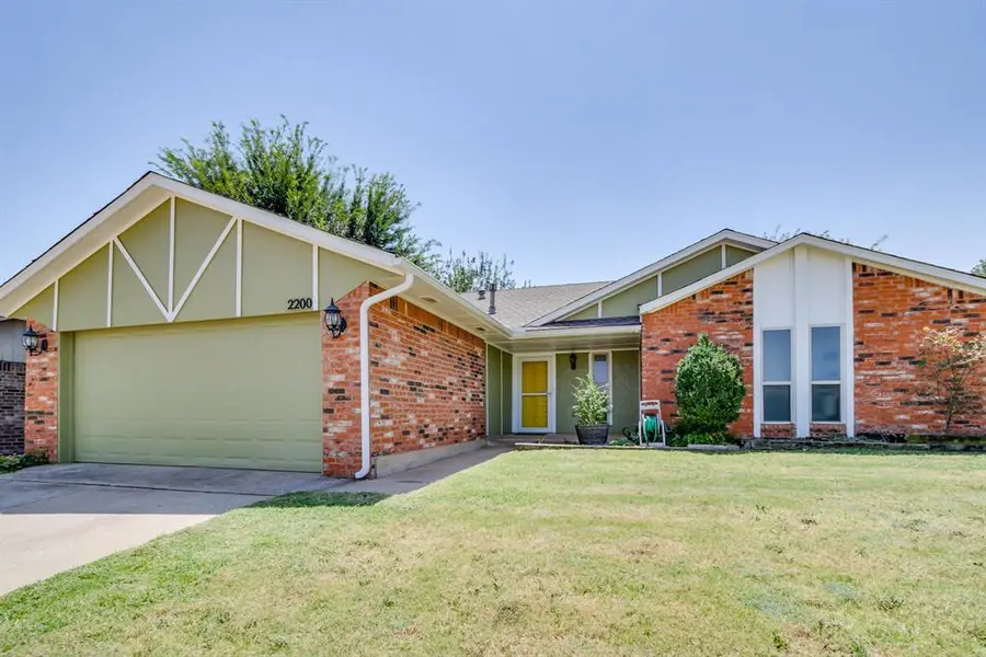 2200 Lazy Brook TRL, Edmond, OK 73013