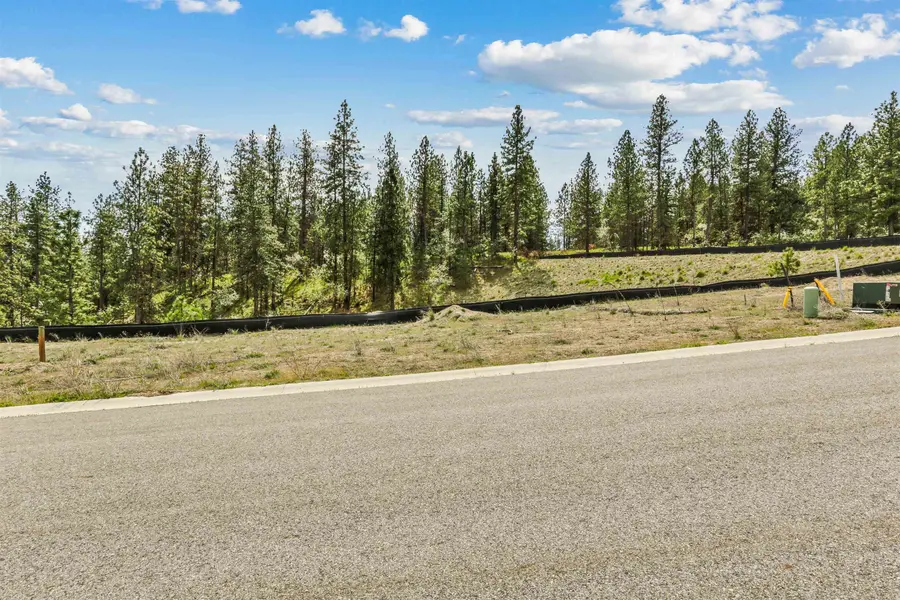 5105 N Scenic Ln, Spokane, WA 99212
