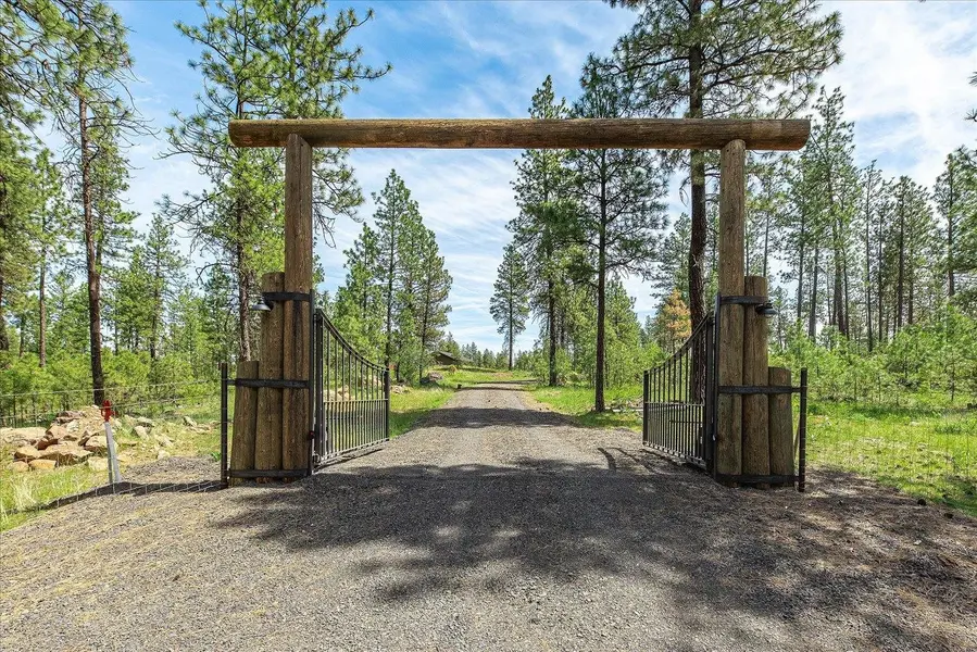 23755 S Ritchey Rd, Cheney, WA 99004