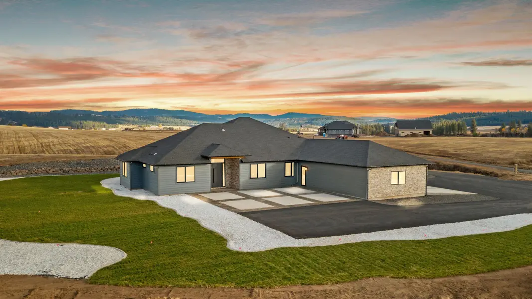 13790 N Bruce Rd, Mead, WA 99021