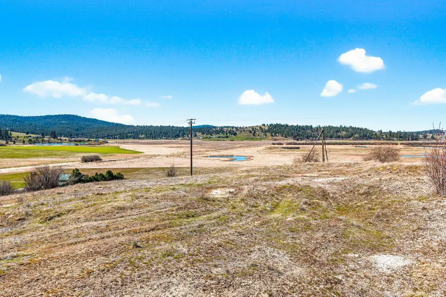 3811 S Henry Rd, Greenacres, WA 99016