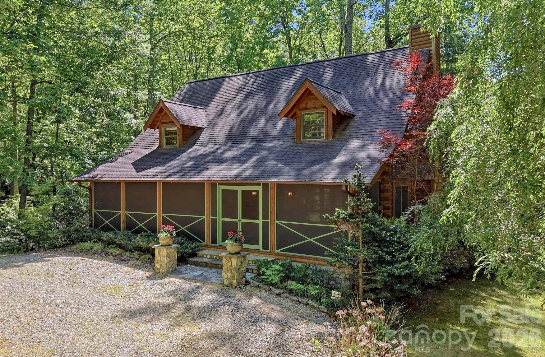 16 Shadow Brook DR, Flat Rock, NC 28731