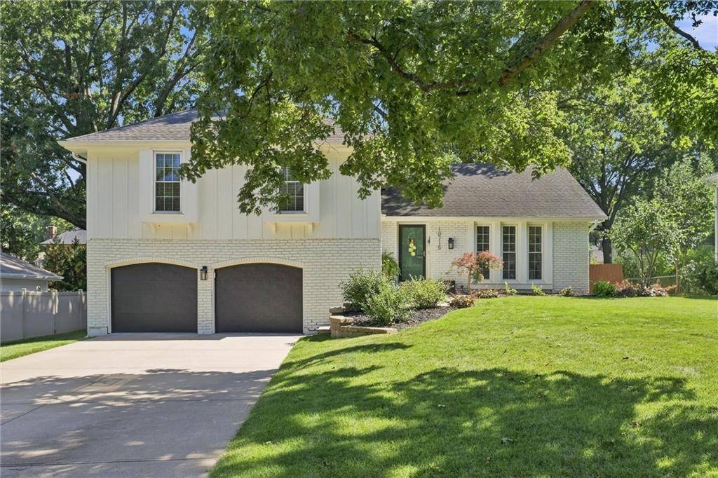 10715 W 101st TER, Overland Park, KS 66214