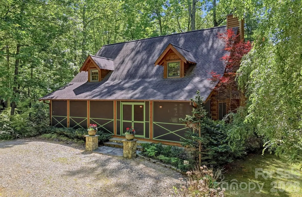 16 Shadow Brook DR, Flat Rock, NC 28731