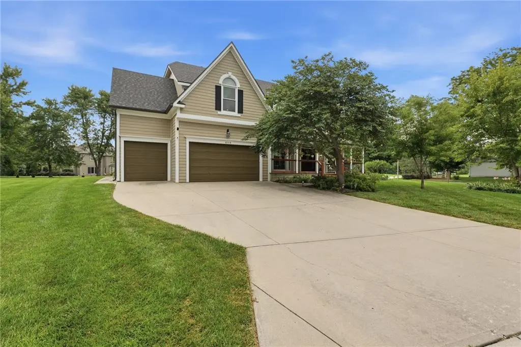 2250 SW Forestpark PL, Lee's Summit, MO 64081