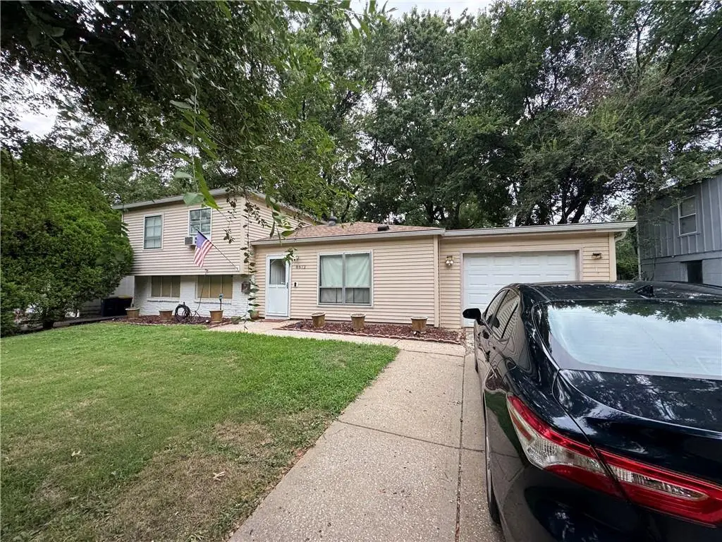 8612 E 92nd TER, Kansas City, MO 64138
