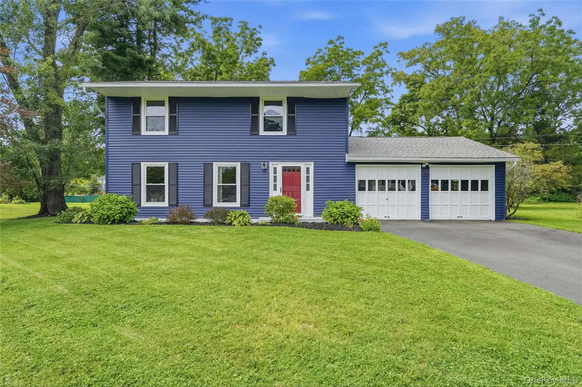 24 Esther PL, Lake Katrine, NY 12449