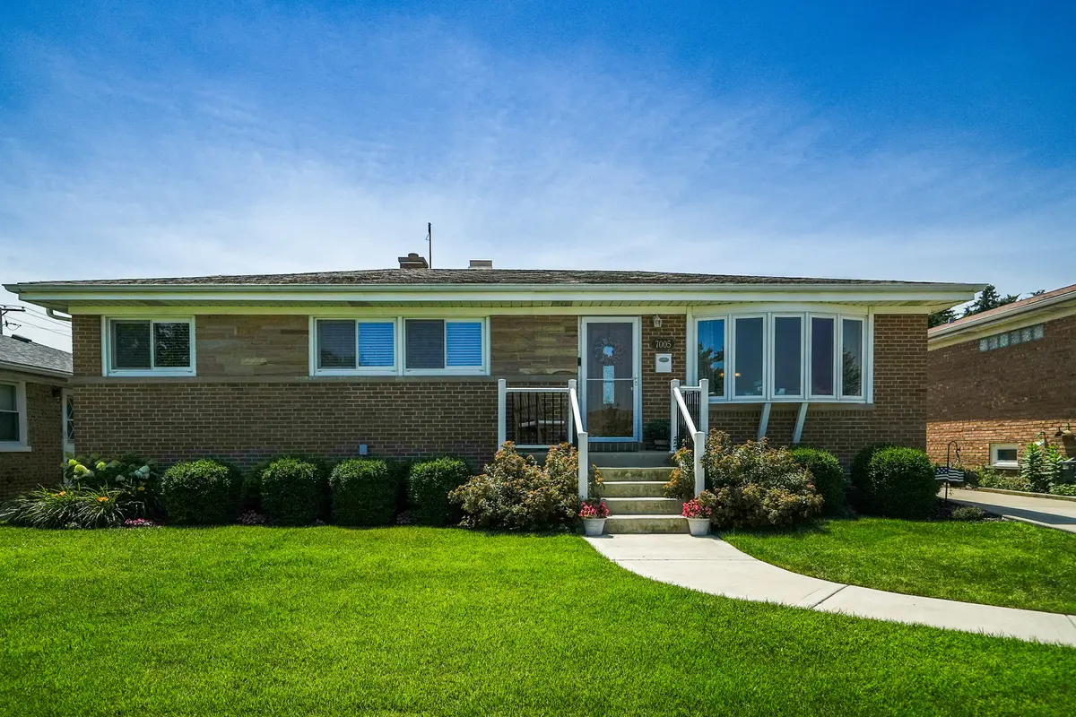 7005 W Sunnyside AVE, Norridge, IL 60706