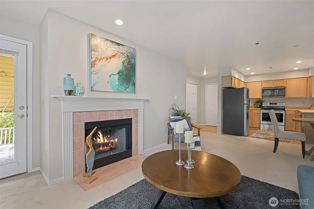 2560 118th AVE SE #3-201, Bellevue, WA 98005