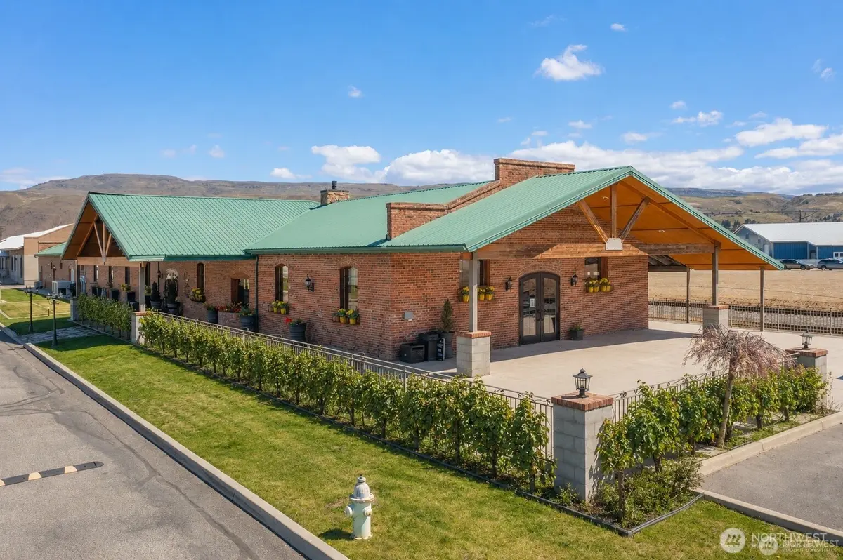 1 Vineyard WAY, Wenatchee, WA 98801