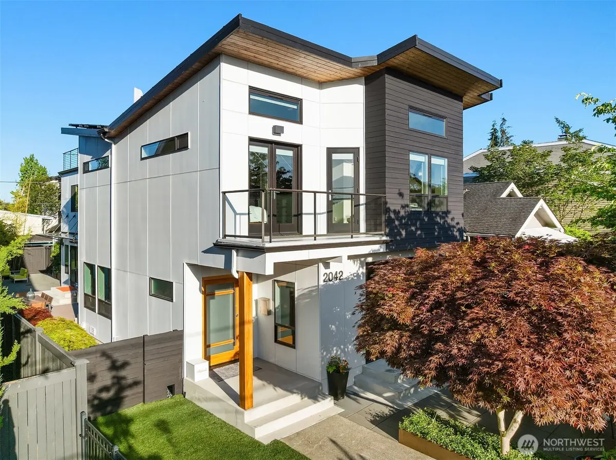 2042 42nd AVE E, Seattle, WA 98112