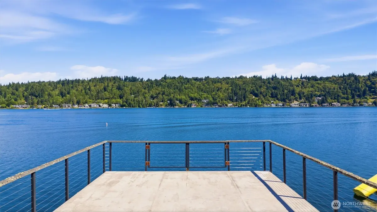 2618 W Lake Sammamish Pkwy NE, Redmond, WA 98052